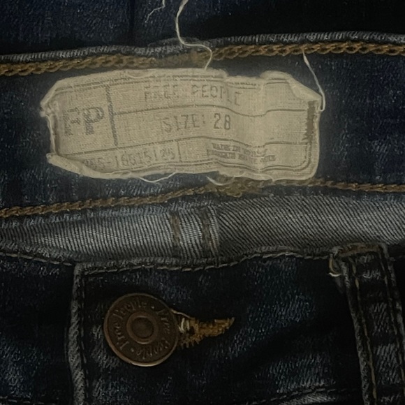Free People Size 28 Distressed Knee Blue Jeans - Picture 4 of 7